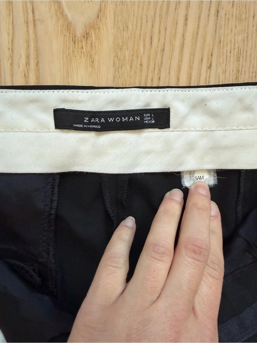 Zara Black Low Rise Trousers Pants - Classic Straight Fit